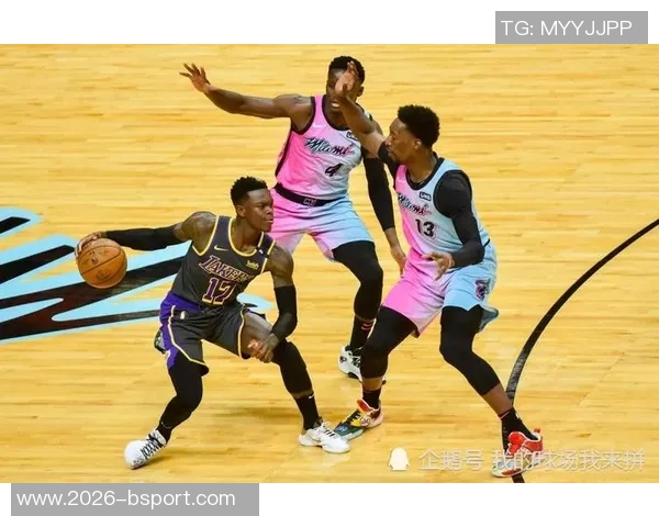 德拉蒙德底角三分出手提前庆祝却意外打铁引发全场哄笑 德拉蒙德底角三分出手提前庆祝却意外打铁引发全场哄笑