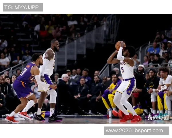 詹姆斯坚持训练与信念并肩作战期待重返赛场的坚定决心