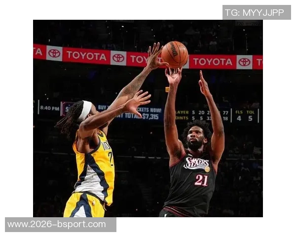 恩比德半场表现出色10投7中砍下19分助力球队进攻火力全开